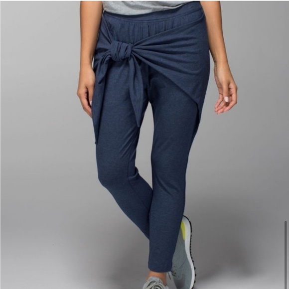 LULULEMON | Tie One On kangaroo pocket jogger pant - Picture 1 of 10